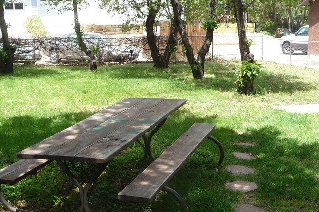 Building Photo - Ground-Level 1 Bed with Front Patio – Walk...