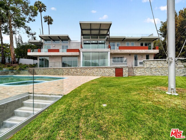 Building Photo - 770 Paseo Miramar