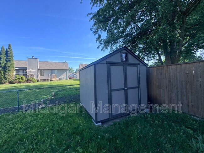 Building Photo - 173 Algansee Dr