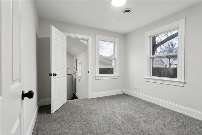 Building Photo - Renovated home in Heart of Hampton Roads