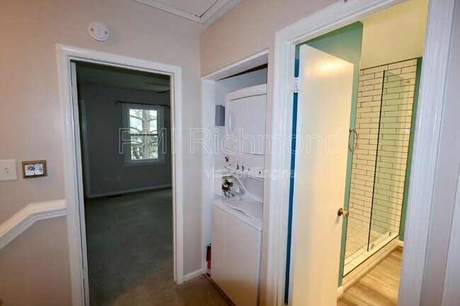 Building Photo - 1522 Presidential Dr