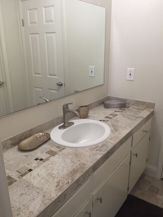 Building Photo - 1335 Montecito Ave