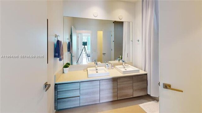 Building Photo - 1080 Brickell Ave