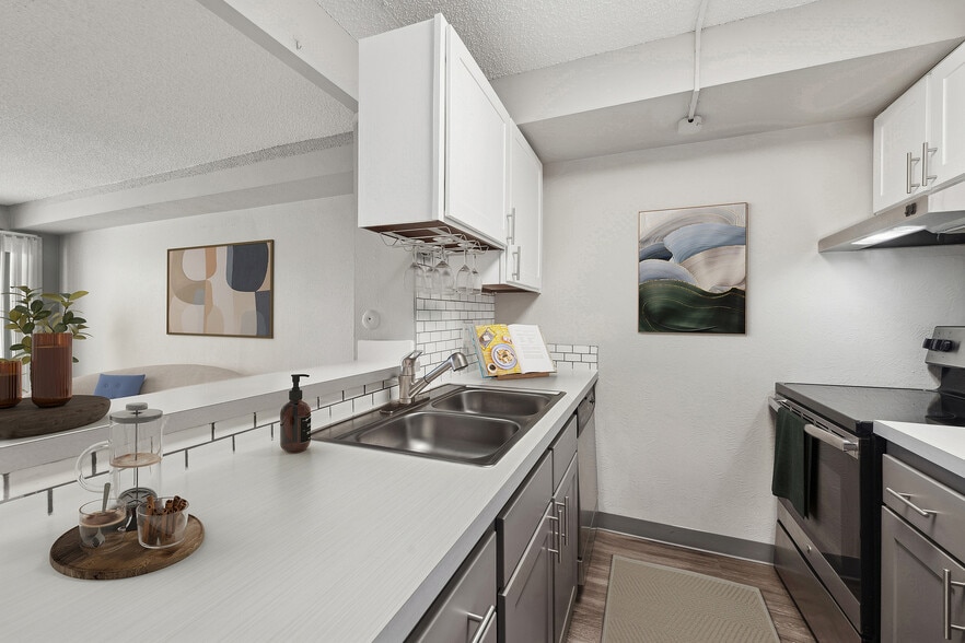 1BR x 1BA with North or South View Floorplan - Kitchen - Arrive 800 Penn