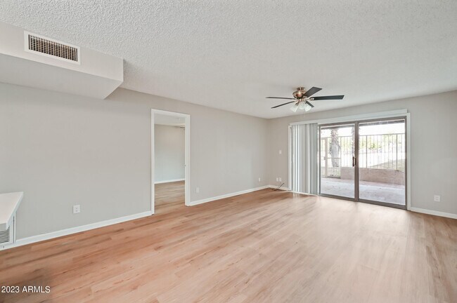 Building Photo - 11044 N 28th Dr