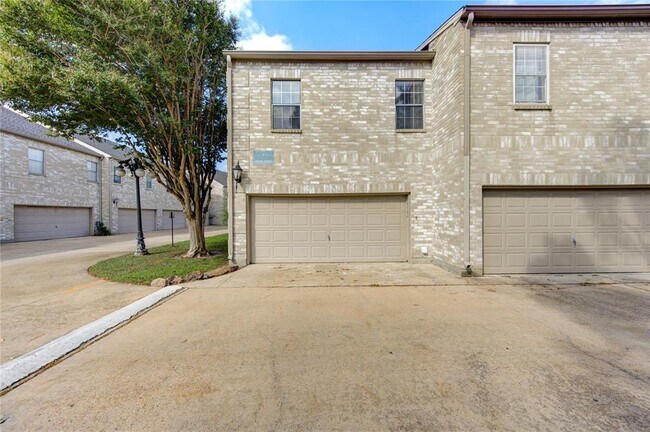 Building Photo - 3050 Holly Hall St