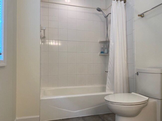 Building Photo - Riverside Drive