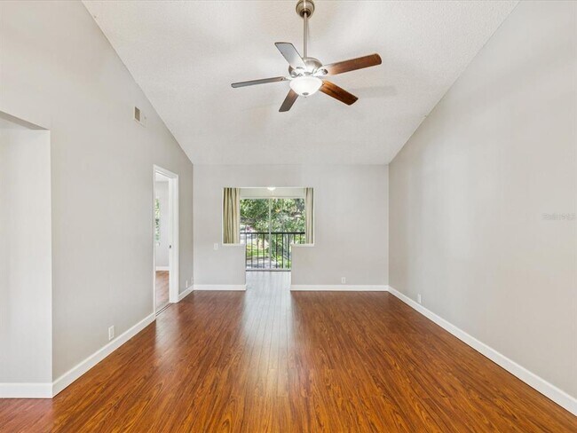 Building Photo - 5265 E Bay Dr