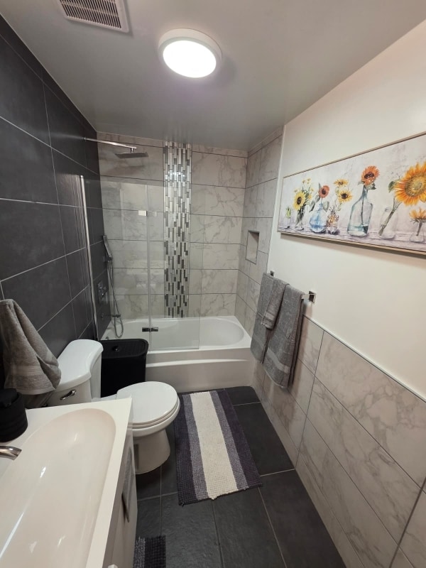 Building Photo - 3038 S Wood Ave