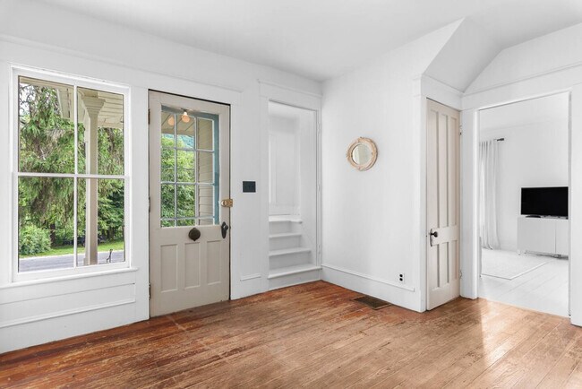 Building Photo - 1915 County Hwy 6