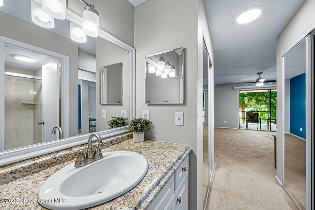 Building Photo - 2175 Golf Isle Dr