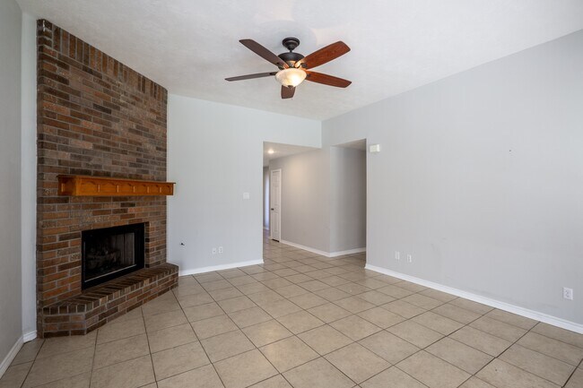 Building Photo - 1520 Strasburg Cir