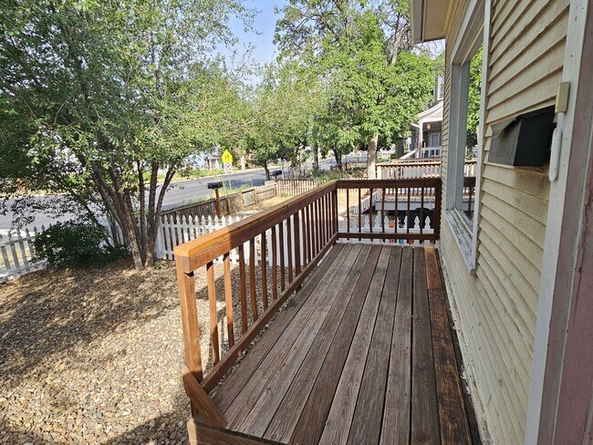 Building Photo - 906 W Colorado Ave