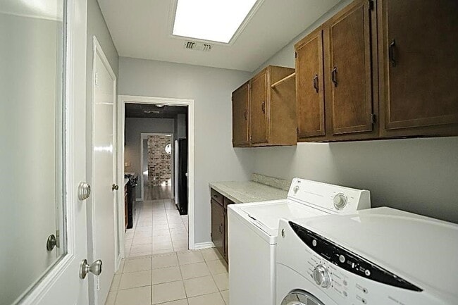 Building Photo - 16 Golf Vw Mnr