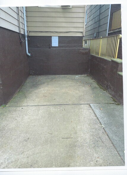 CARPORT - 95 W 49th St