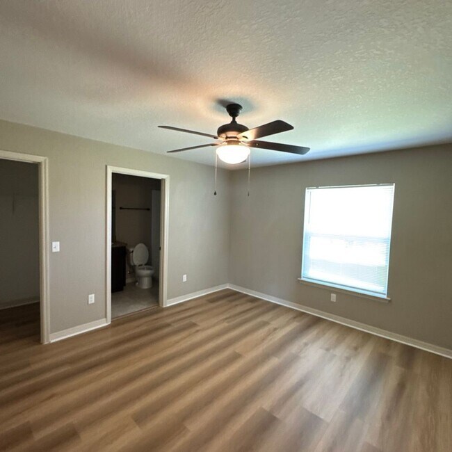 Building Photo - DISCOVER THE BEAUTIFUL 3 Bd/2Ba in Ocala!!