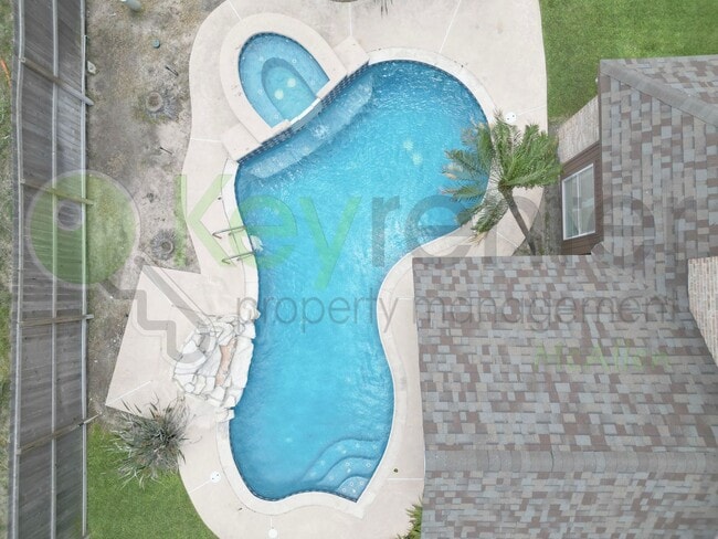 Building Photo - Gorgeous 4b/4.5bath house in McAllen