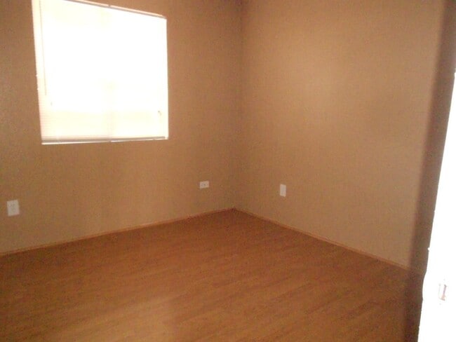 Building Photo - 0452