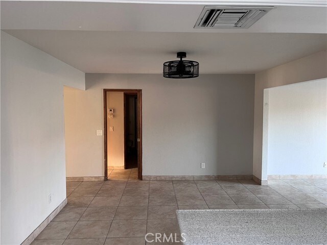 Building Photo - 43052 Charlton Ave