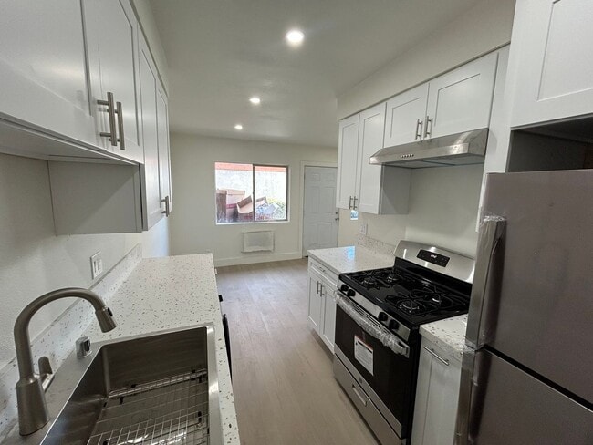 Building Photo - 524 Williamson Ave