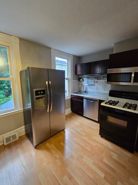 Kitchen - 68 Southern Ave