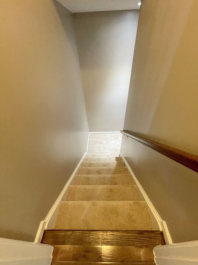 Building Photo - Spectacular 4 Bed 3.5 Bath Townhouse In Br...