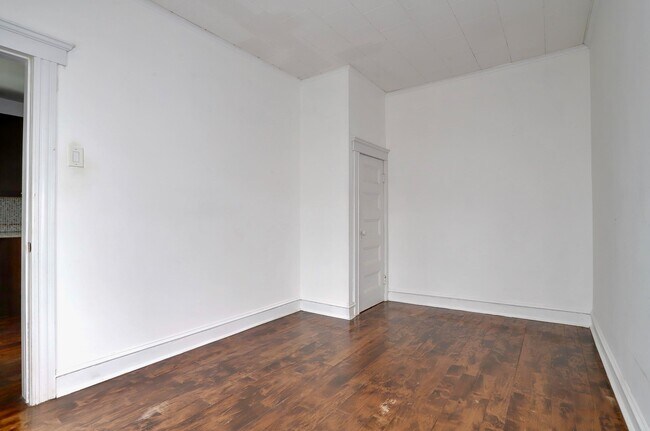 Building Photo - 12 Romaine Ave