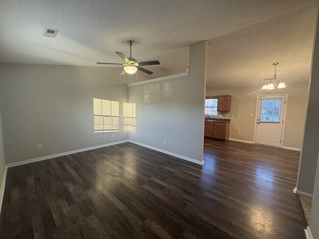 Building Photo - 203 Kali Ct