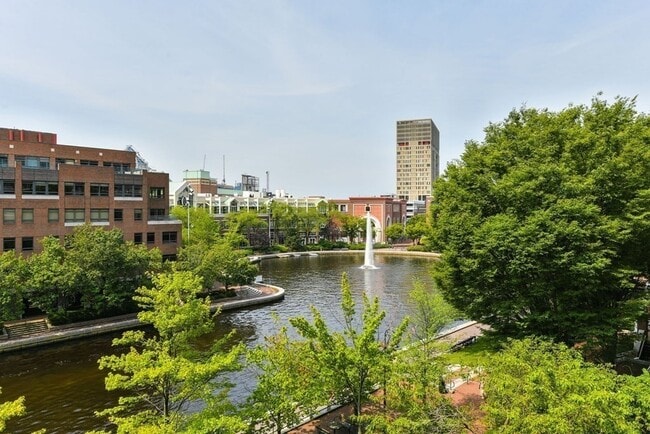 Building Photo - 10 Canal Park