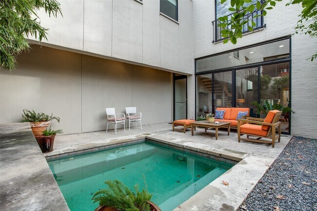 Building Photo - 4114 Normandy Ave