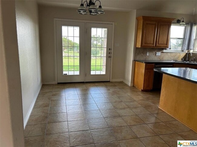Building Photo - 502 Irish Ln