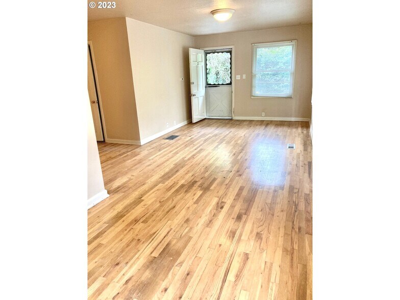 Building Photo - 4310 SW Taylors Ferry Rd