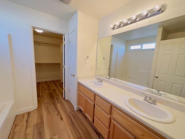 Building Photo - 3 Bedroom 2 1/2 Bath 3 garage