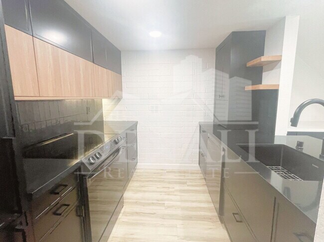 Building Photo - 6026 N 79th St