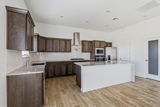 Building Photo - 905 Louisiana Downs Ave