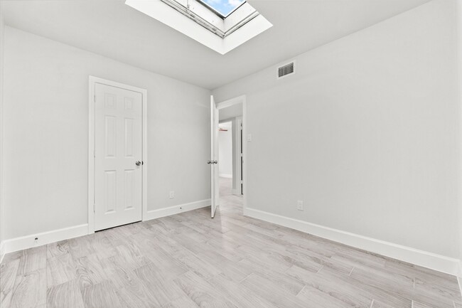 Building Photo - 9026 Kempwood Dr