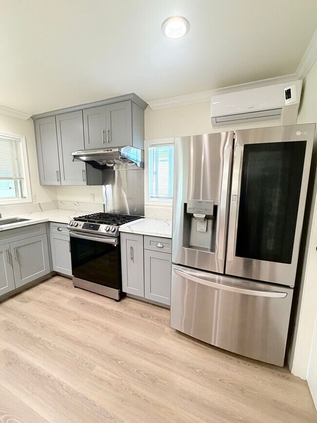 Building Photo - Beautifully Updated 3 Bed, 2 Bath Home in West Vista