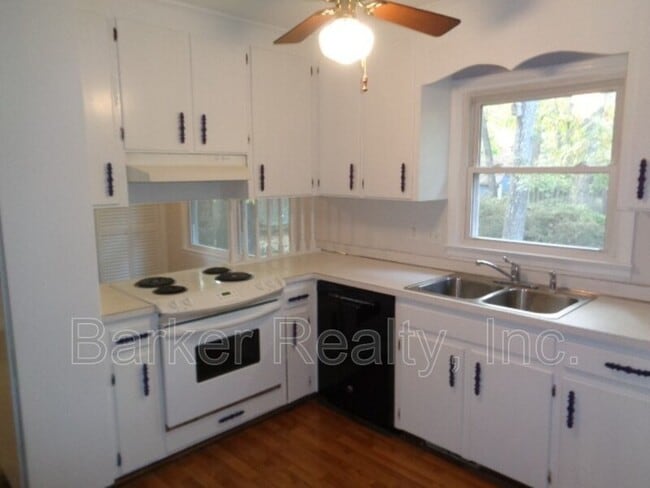 Building Photo - 309 White Oak Dr
