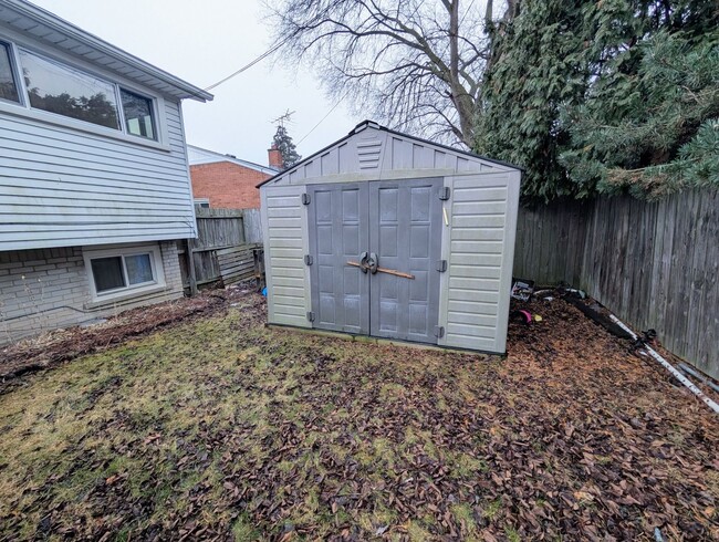 Building Photo - Spacious 5BR House in Southfield