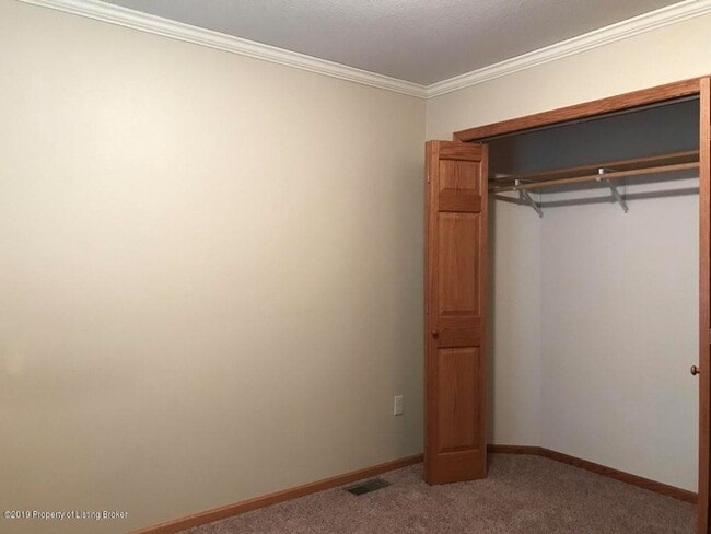 Building Photo - Newer, Spacious House for Rent in Dickinson