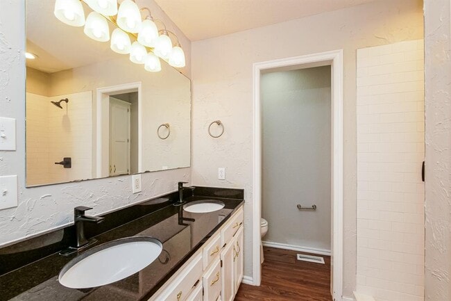 Building Photo - 703 Badger St NE