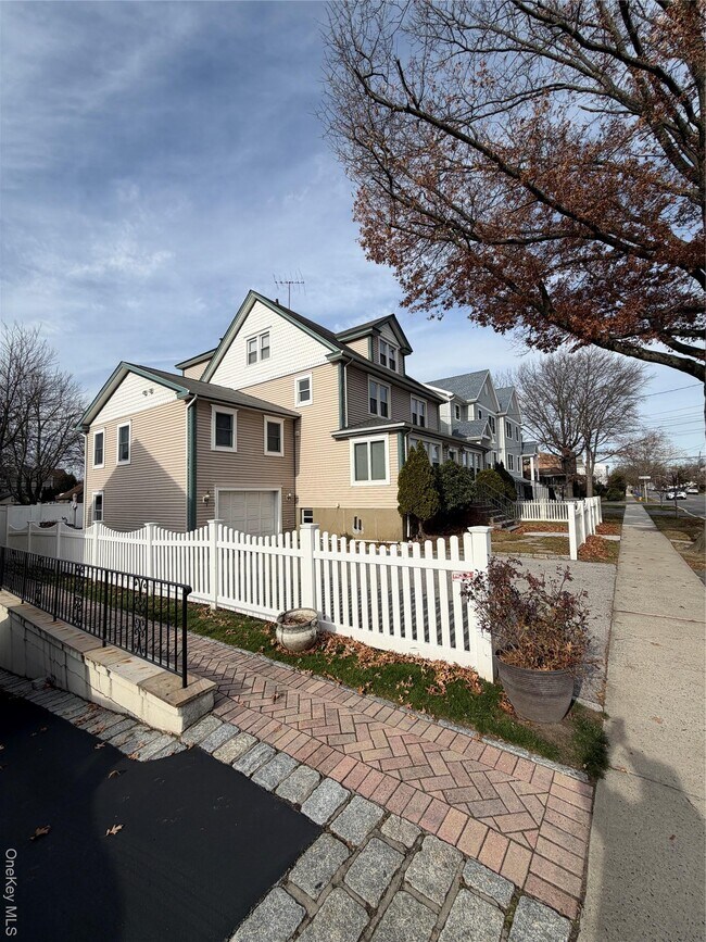 Building Photo - 52 Nelson Ave