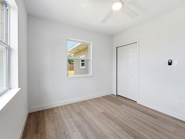 Building Photo - 4085 Neptune Dr SE