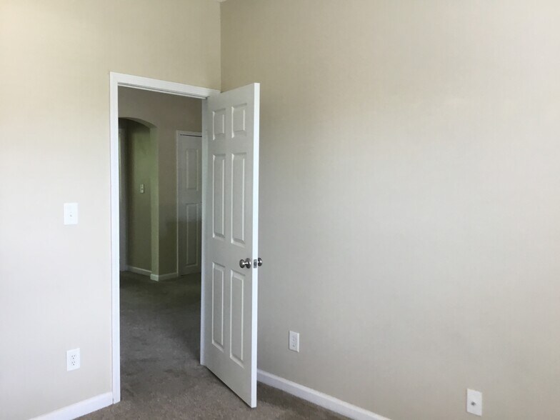 Building Photo - 615 Upwey Ct