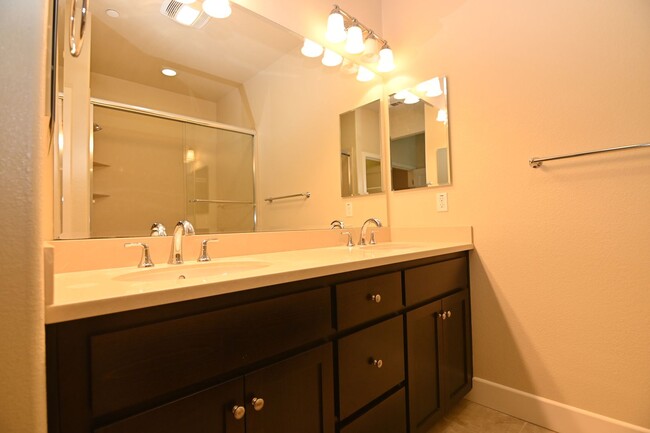 Building Photo - Tralee Village-Tri-Level Townhome, Modern ...
