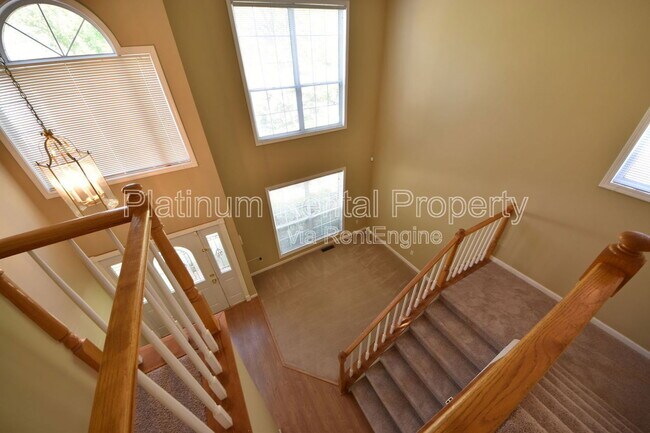 Building Photo - 950 Hillary Ln