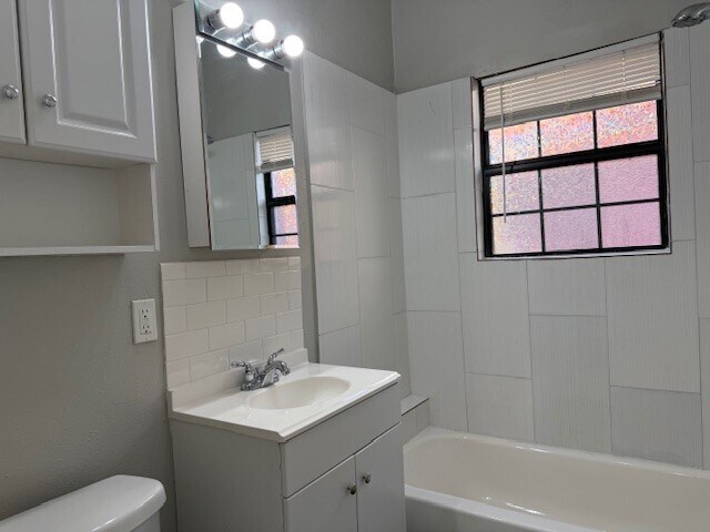 Building Photo - 2915 Isabella St