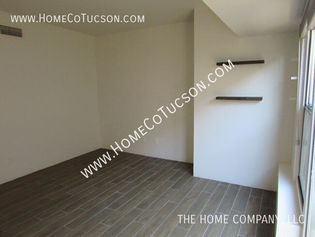 Building Photo - 3668 N Royal Prince Ct