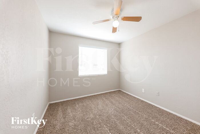 Building Photo - 5702 N 19th Dr