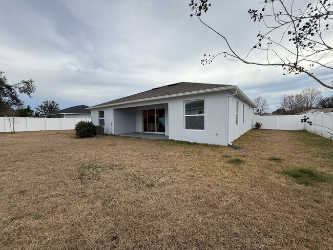 Building Photo - Beautiful 4 bedroom 2 bathroom home